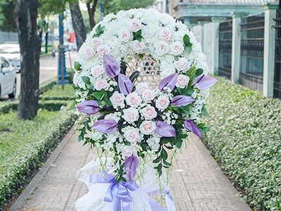 Những loại Hoa Tươi Phổ Biến Để Chia Buồn