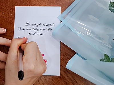 Mua hoa trực tuyến - Gửi yêu thương từ xa với dịch vụ Hoa Yêu Thương