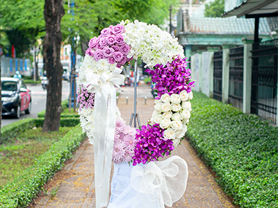 4 Cách lựa chọn hoa chia buồn phù hợp cho từng vùng miền