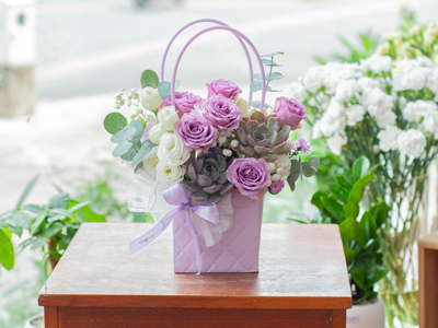 Sự Quyến Rũ của Hoa Màu Tím: Biểu Tượng của Sự Huyền Bí, Hoàng Gia và Thủy Chung