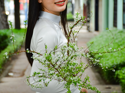 Top những loại hoa tươi đẹp nhất để chụp ảnh cùng áo dài truyền thống