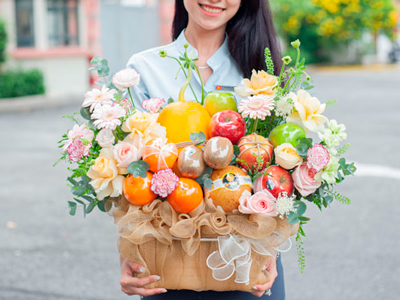 Nên tặng hoa gì cho người bệnh? Khám phá xu hướng giỏ hoa kết hợp trái cây độc đáo