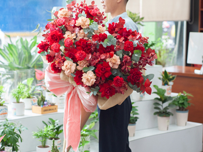 BÓ HOA KEM ỐC QUẾ: món quà tặng cực “trend” cho cô nàng đam mê check in