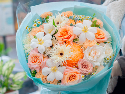 Hoa tặng bạch dương: thổi bùng ngọn lửa sáng tạo với hồng đỏ cam