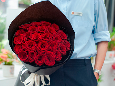 Bí ẩn Bọ Cạp: giải mã sức hút từ những đóa hồng tím và đỏ sẫm