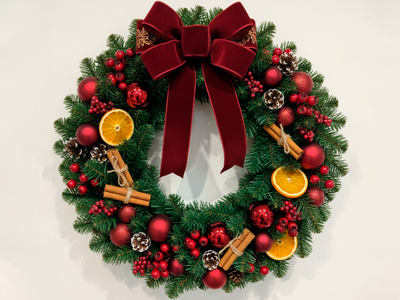 Hướng dẫn làm vòng hoa giáng sinh từ cành sơn tùng và thông tươi đơn giản tại nhà