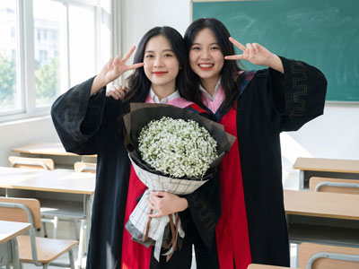 25 LỜI CHÚC TỐT NGHIỆP Ý NGHĨA DÀNH CHO BẠN BÈ, CON EM, NGƯỜI THÂN. CẨM NANG CHỌN QUÀ TẶNG VÀ GỬI GẮM YÊU THƯƠNG